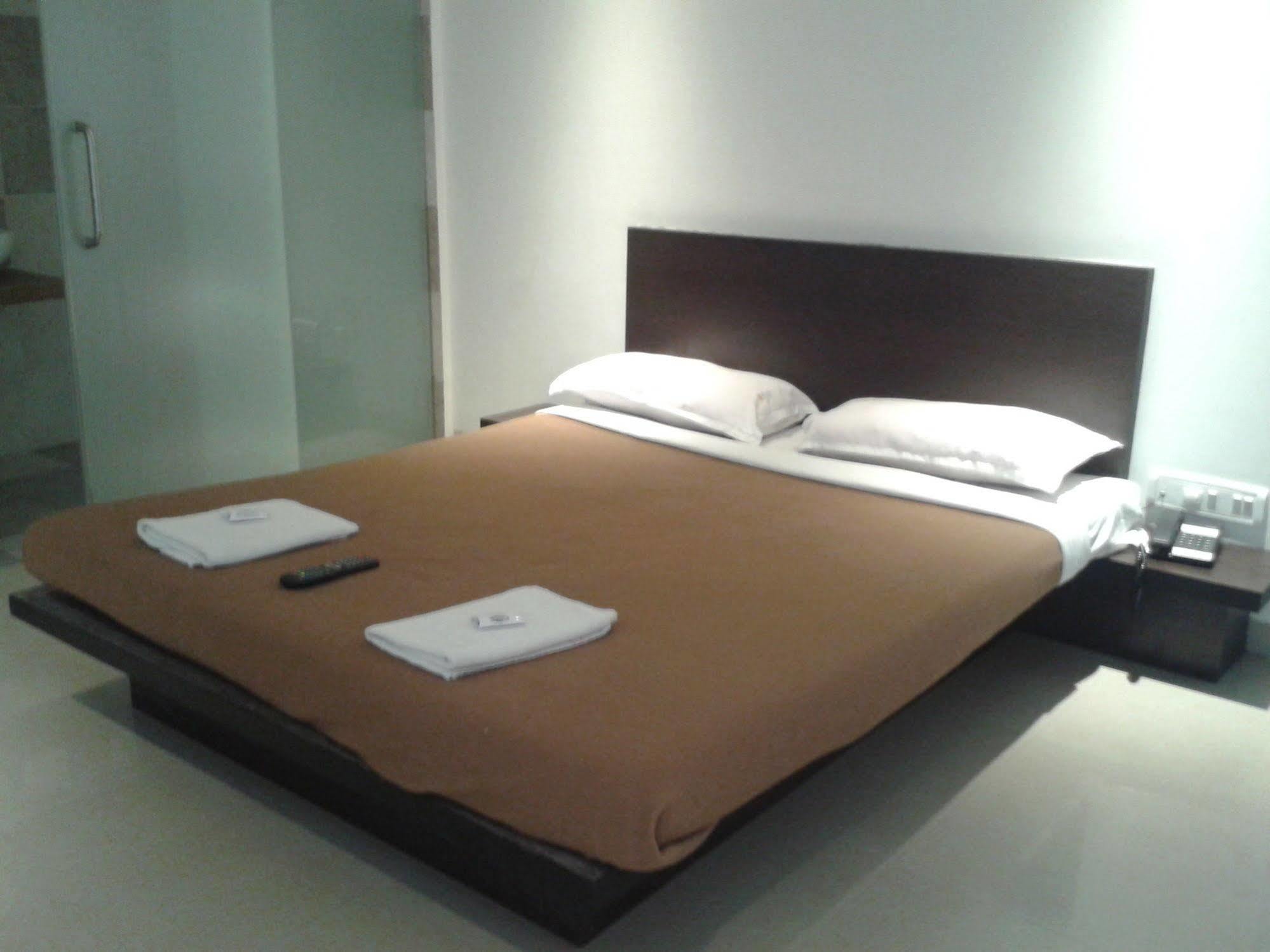 Silver Sands Beach Resort دامان المظهر الخارجي الصورة