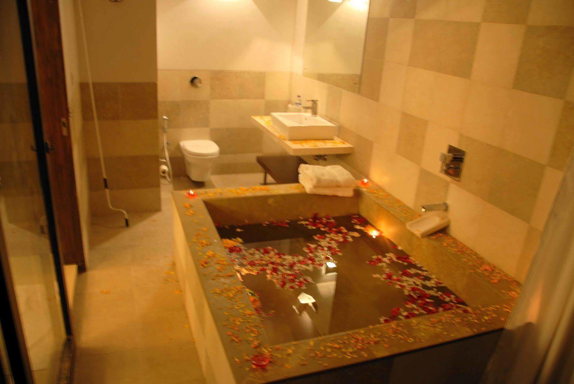 Silver Sands Beach Resort دامان المظهر الخارجي الصورة