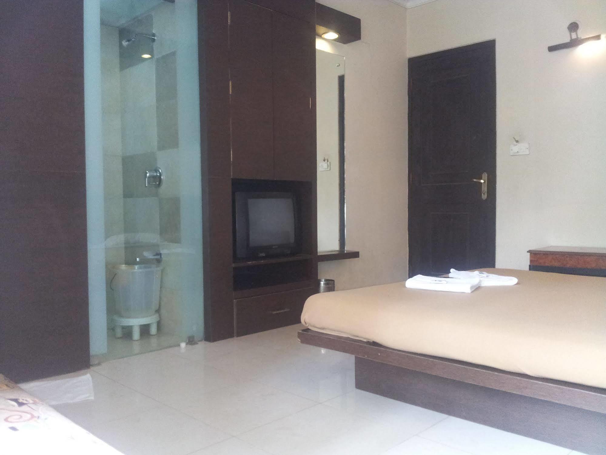 Silver Sands Beach Resort دامان المظهر الخارجي الصورة